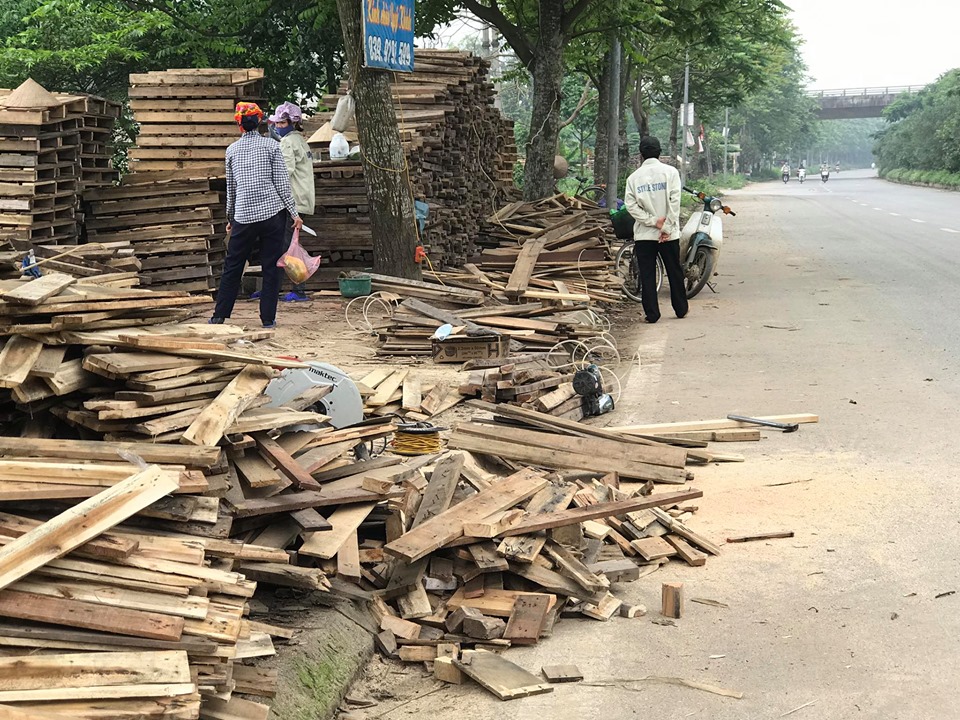 Hà Nội Vì sao huyện Thạch Thất không xử lý dứt điểm, điểm tập kết Pallet Hoàn Cầu trái phép, vi phạm hành lang giao thông