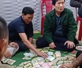 Hà Tĩnh: Đình chỉ công tác Chủ tịch xã tụ tập đánh bạc giữa mùa dịch 