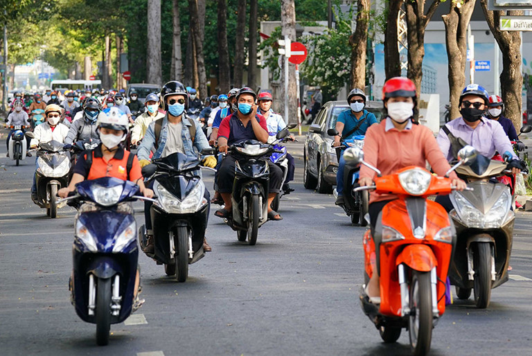 Ngày mai cả nước cơ bản dừng thực hiện cách ly xã hội