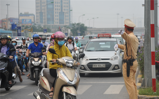 Công bố đường dây nóng đảm bảo an toàn giao thông dịp lễ 304 và 15