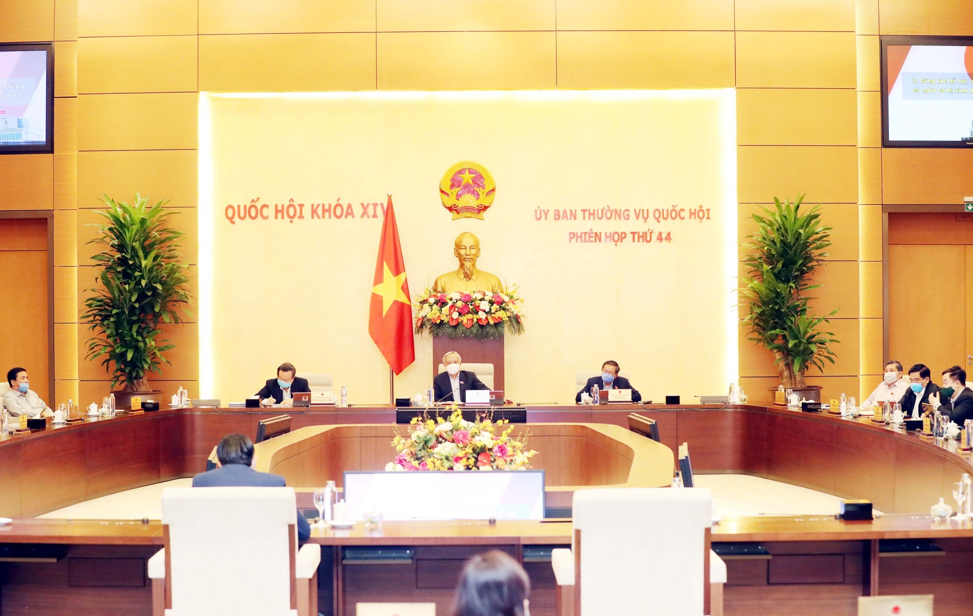 Uỷ ban thường vụ Quốc Hội trình Nghị quyết về miễn giảm thuế sử dụng đất nông nghiệp