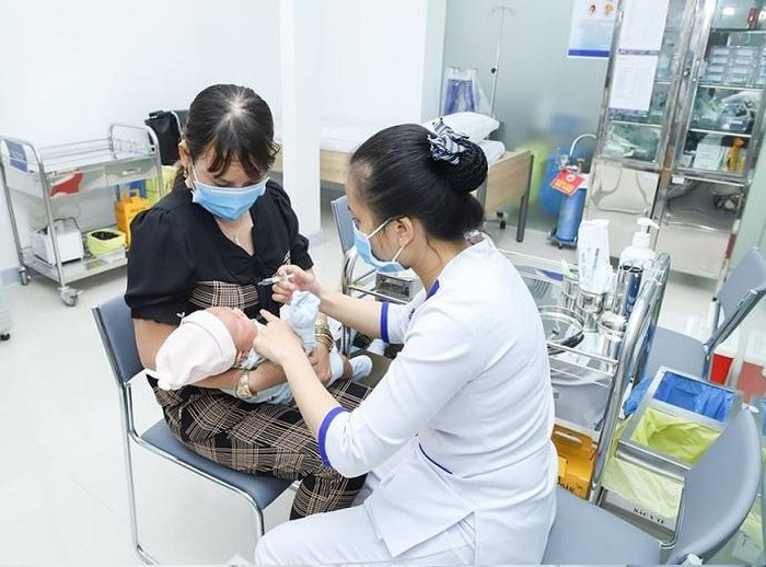 Tạm hoãn tiêm chủng thường xuyên tại các tỉnh thuộc nhóm nguy cơ cao và có nguy cơ