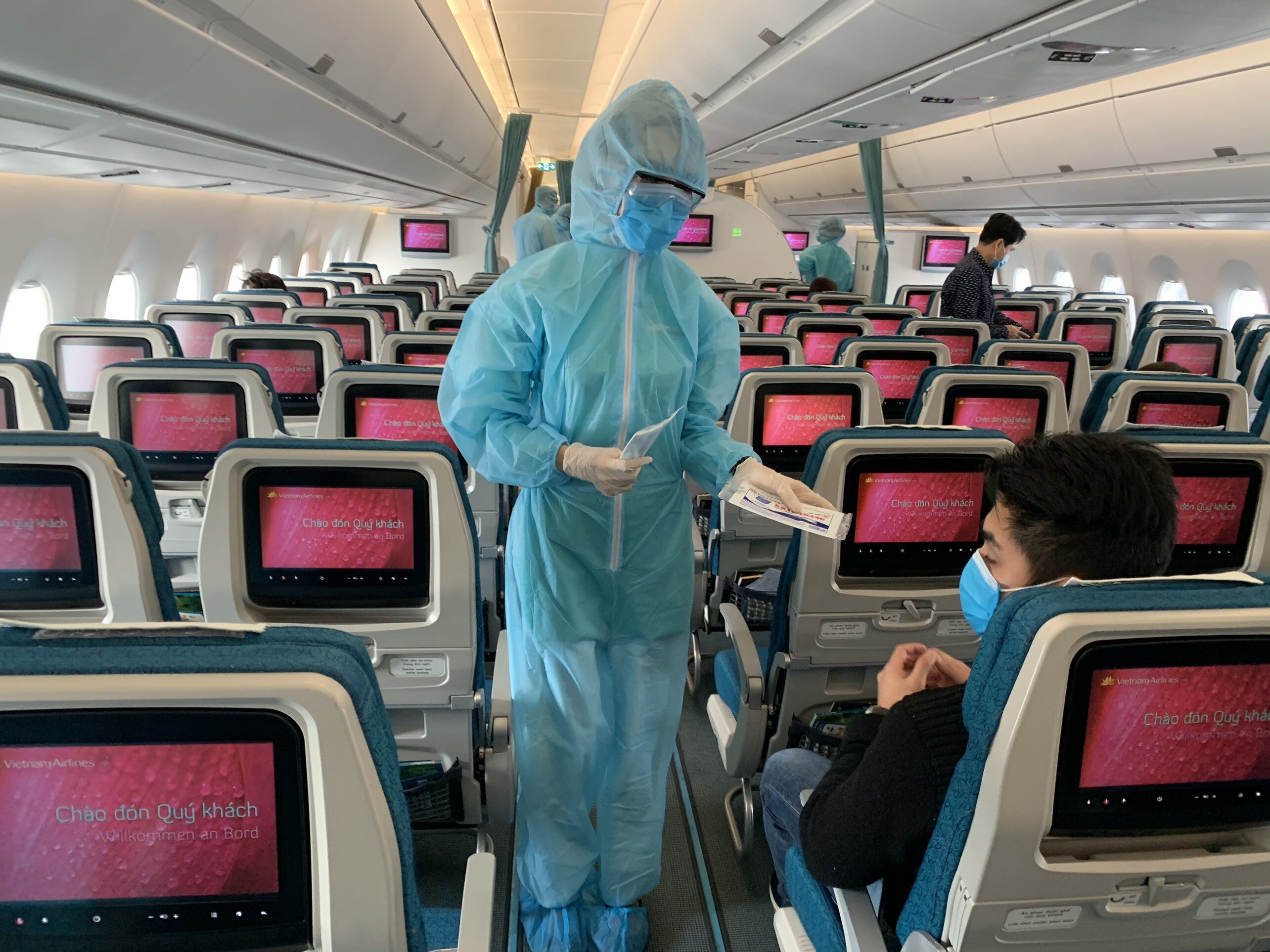 Kiến nghị bỏ giãn cách trên máy bay từ hôm nay