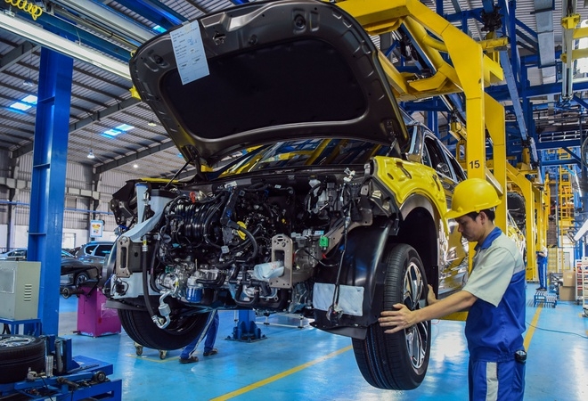 Bộ Tài chính không đồng ý giảm lệ phí trước bạ ô tô, thuế xăng dầu