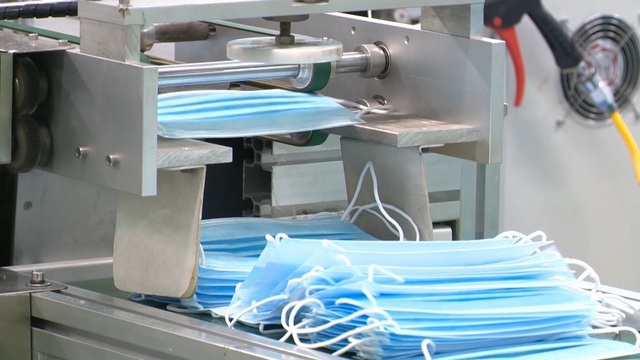 QLTT hỏa tốc yêu cầu rà soát dây chuyền sản xuất khẩu trang kém chất lượng