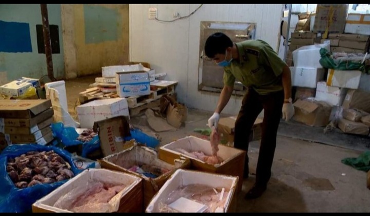Hà Nội  Tạm giữ hàng tấn thực phẩm đông lạnh không rõ nguồn gốc