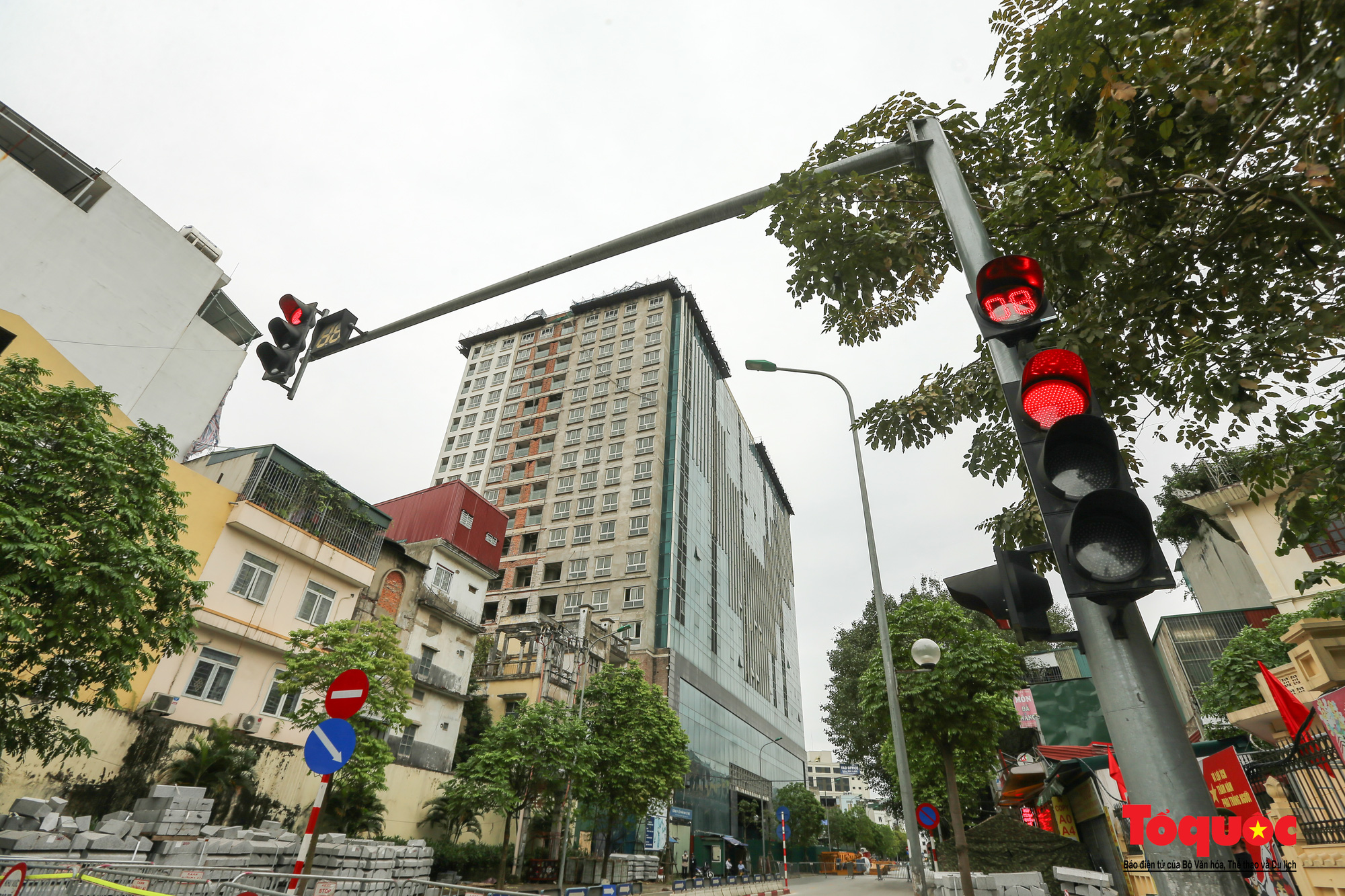 Chủ đầu tư công trình 8B Lê Trực tiếp tục vi phạm pháp luật