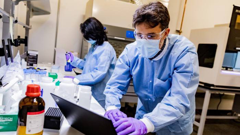 Phát hiện 1 enzyme trong máu dẫn dắt virus SARS-CoV-2 xâm nhập các tế bào