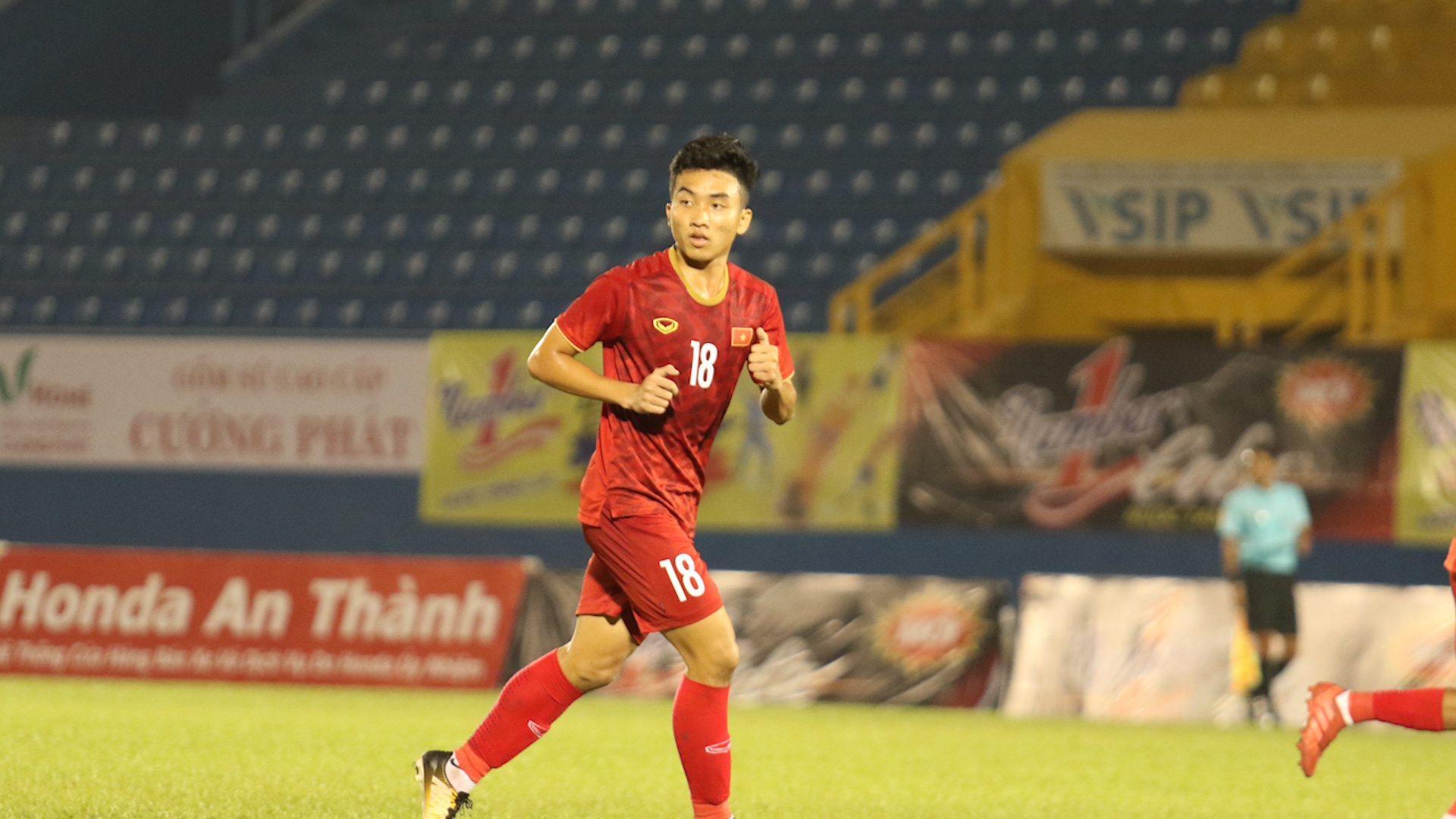 VFF phạt cực nặng cầu thủ U19 Việt Nam vì cá độ