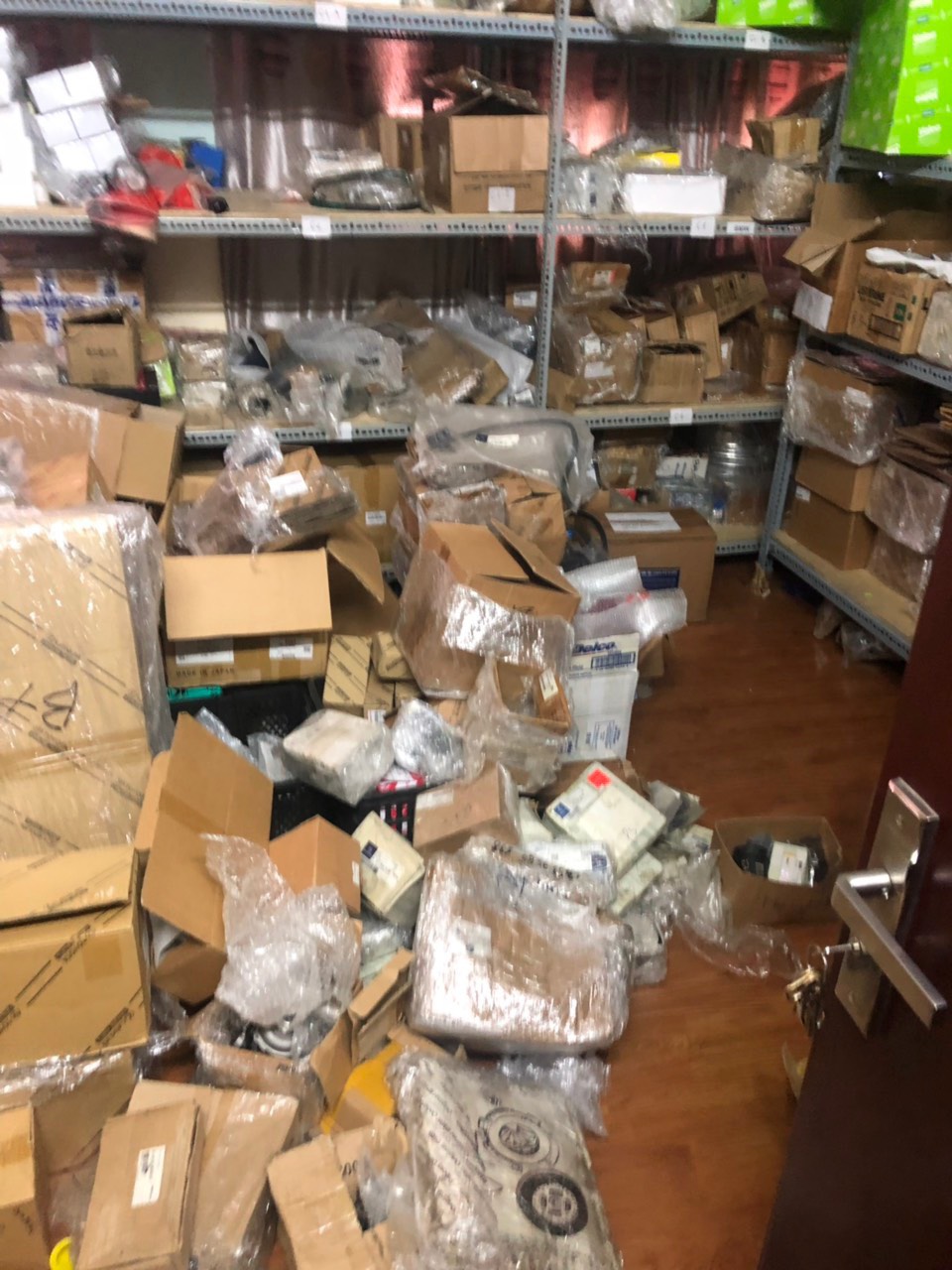 Hà Nội Tạm giữ số lượng lớn phụ tùng ô tô có dấu hiệu giả mạo các nhãn hiệu đang được bảo hộ tại Việt Nam