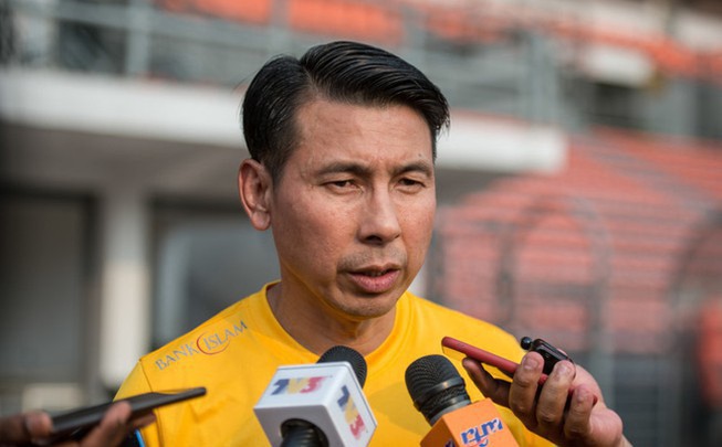 HLV Malaysia lo lắng khi bóng đá Việt Nam sắp trở lại
