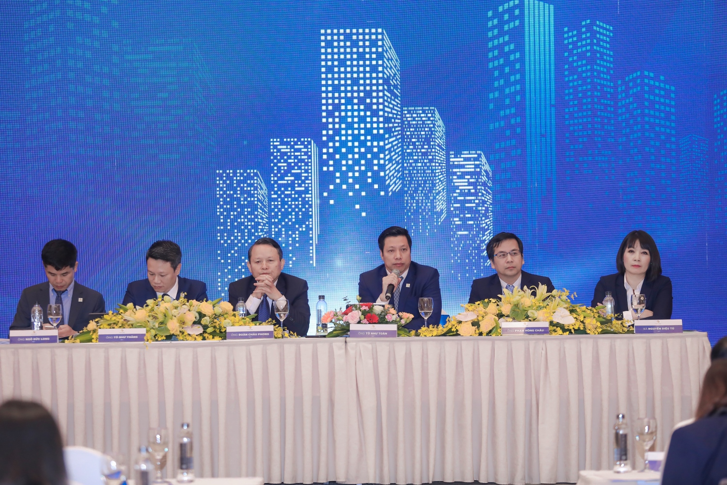 ĐHĐCĐ Văn Phú - Invest Chuẩn bị nguồn lực để bứt phá khi thị trường hồi phục