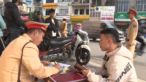  Ngăn chặn vi phạm ngay từ gia đình, nhà trường Xử lý nghiêm học sinh điều khiển xe máy khi chưa đủ tuổi