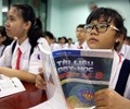 Biên soạn sách giáo khoa mới, Bộ Giáo dục “trâu chậm… uống nước đục”?
