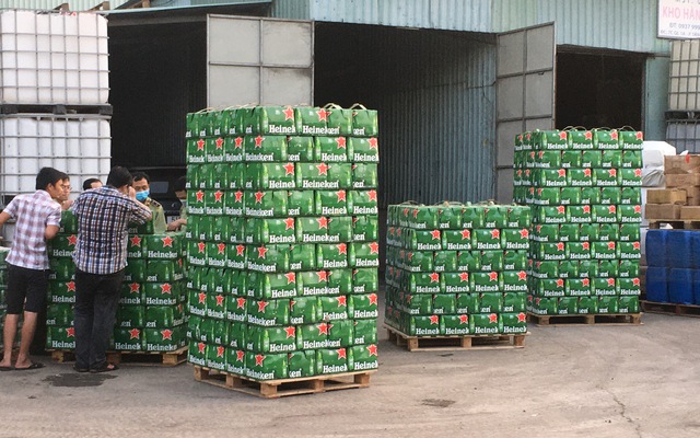 Thu giữ số lượng lớn sữa Ensure và bia nhập lậu ở TP.HCM