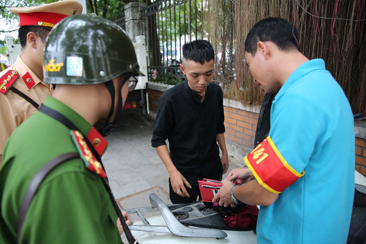 Công an Hà Nội xử phạt gần 1 tỷ đồng trong ngày đầu ra quân
