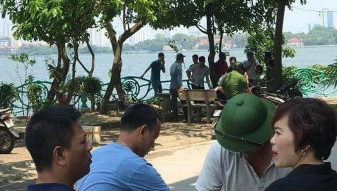 Hà Nội Phát hiện thi thể nam giới nổi giữa Hồ Tây