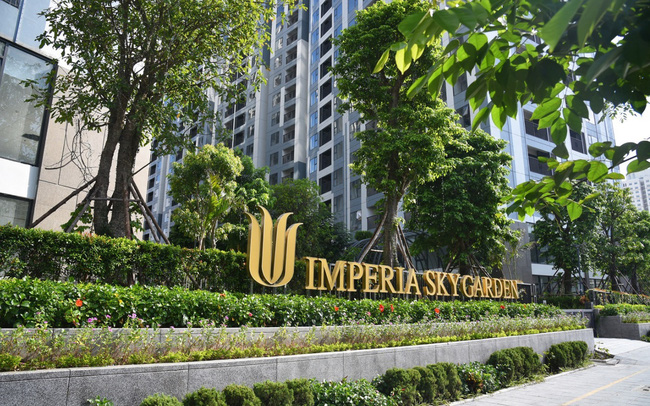 MIKGroup phối hợp cùng chủ đầu tư bàn giao sổ đỏ cho cư dân Imperia Sky Garden