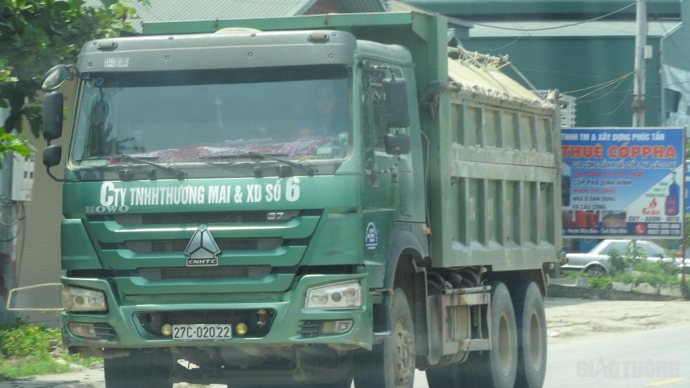 Điện Biên QL279 oằn mình chịu đựng xe quá tải, quá khổ bon bon lưu thông vì... cân trọng tải trục trặc