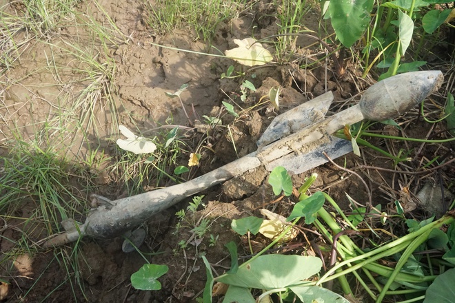 CSGT đường thủy Hải Dương phát hiện quả bom dài 1,2 m, còn nguyên vẹn