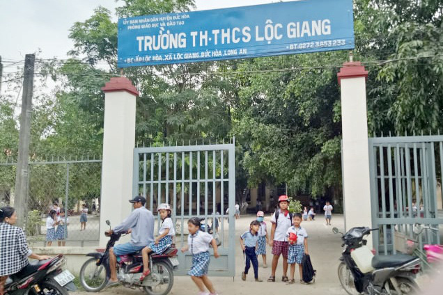 Long An Phụ huynh cầm nón bảo hiểm xông vào lớp đánh bất tỉnh cô giáo tiểu học