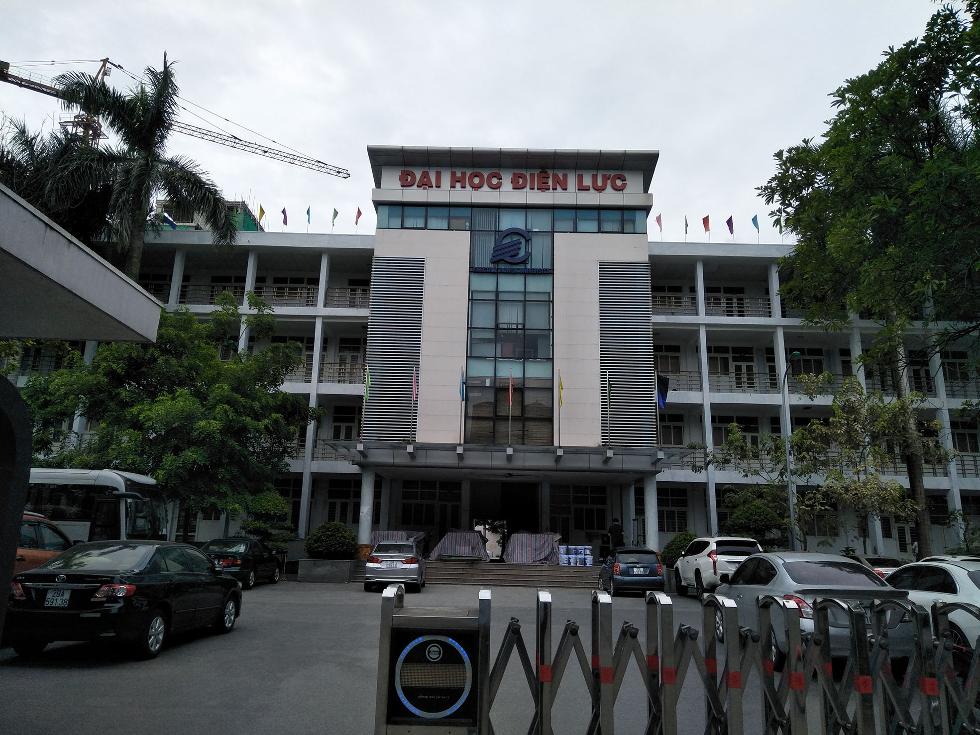 Việc thu tiền chống trượt tại đại học Điện lực diễn ra thế nào