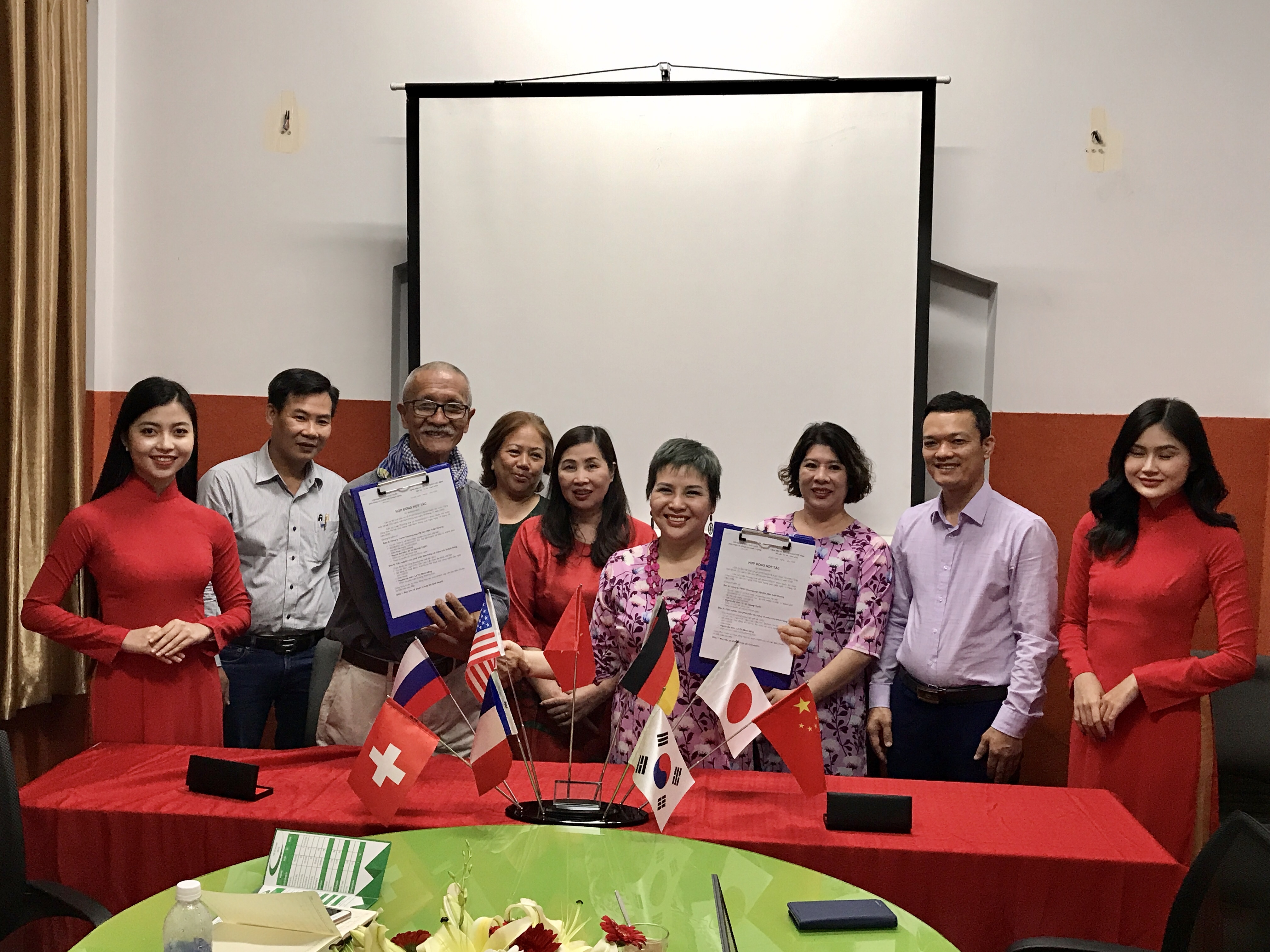 Viện ISCC trực thuộc AVR Ký kết hợp tác nâng cao chất lượng sản phẩm, truy xuất nguồn gốc thiết bị y tế 