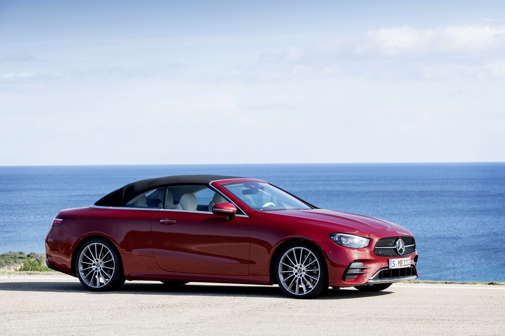 Mercedes-Benz E-Class Cabriolet 2021 ra mắt với nhiều công nghệ mới, lộ diện cả bản hiệu năng cao E53 AMG