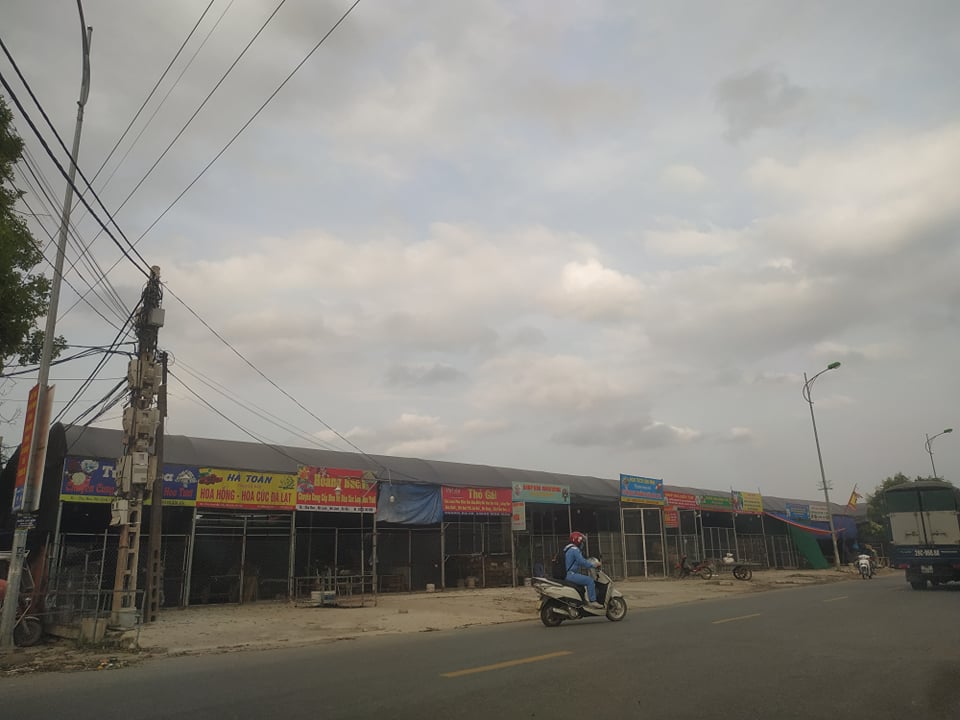 Mê Linh (Hà Nội) Chính quyền “làm ngơ” cho kho xưởng xây dựng tràn lan trên đất nông nghiệp