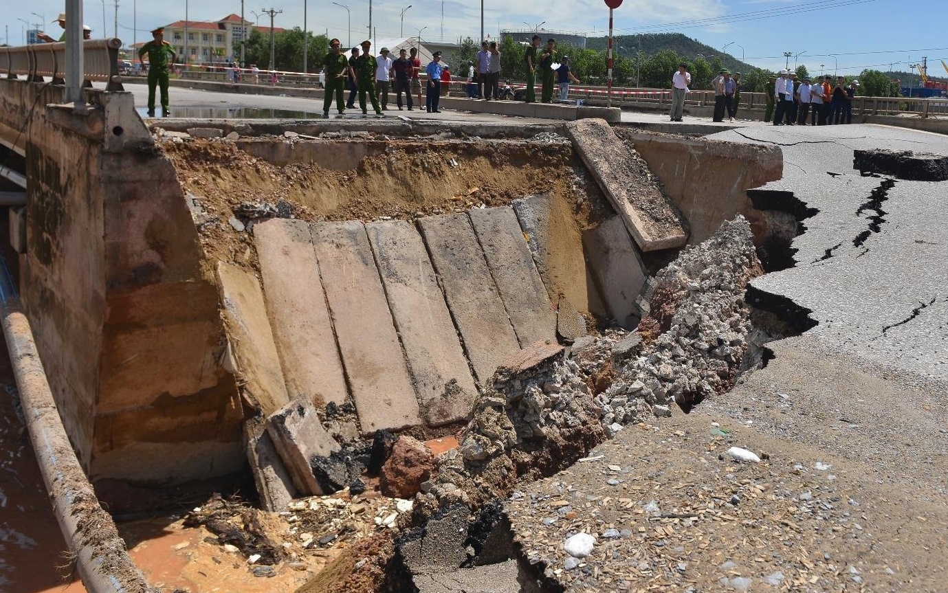 Hà Nội ban bố tình trạng khẩn cấp vì sạt lở ở 3 huyện ngoại thành