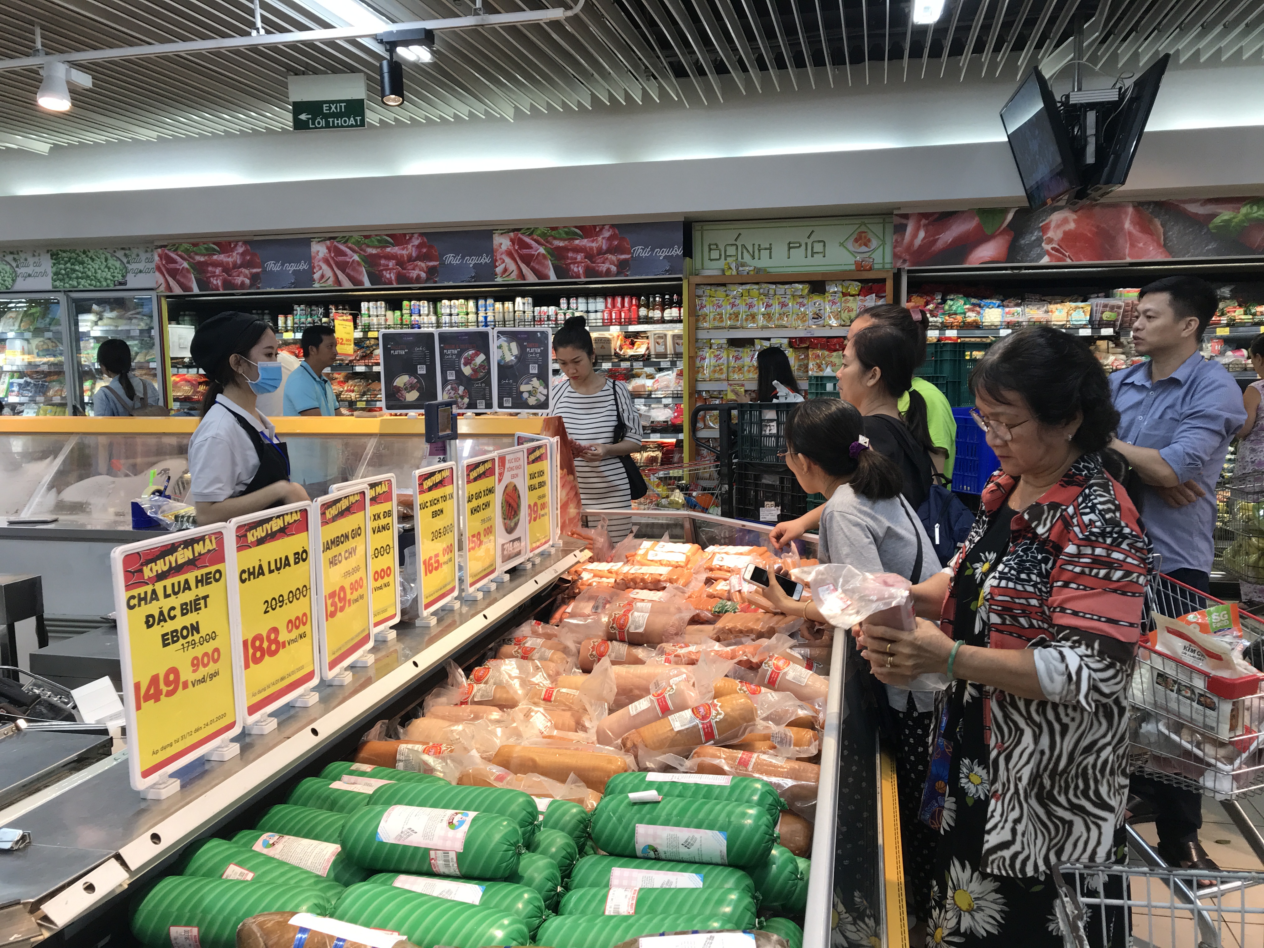 TP.HCM Bán lẻ hàng hoá và doanh thu dịch vụ tăng  trên 20% trong tháng 5