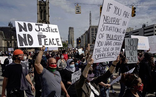 Nguy cơ siêu lây nhiễm COVID-19 từ đám đông biểu tình tại Mỹ