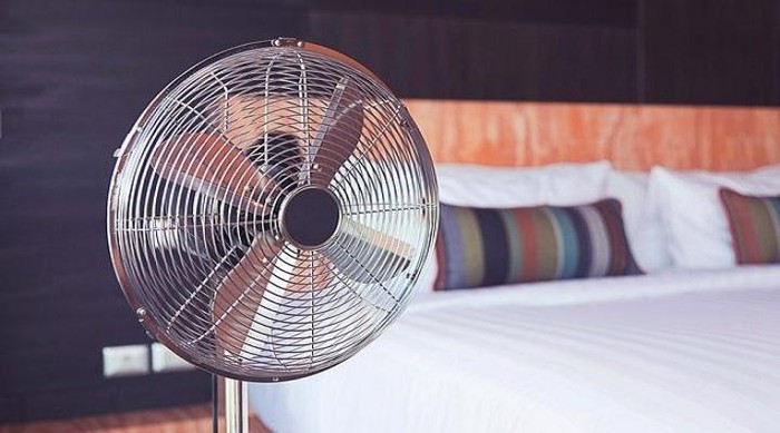 Tác hại không ngờ khi sử dụng quạt sai cách trong mùa nóng