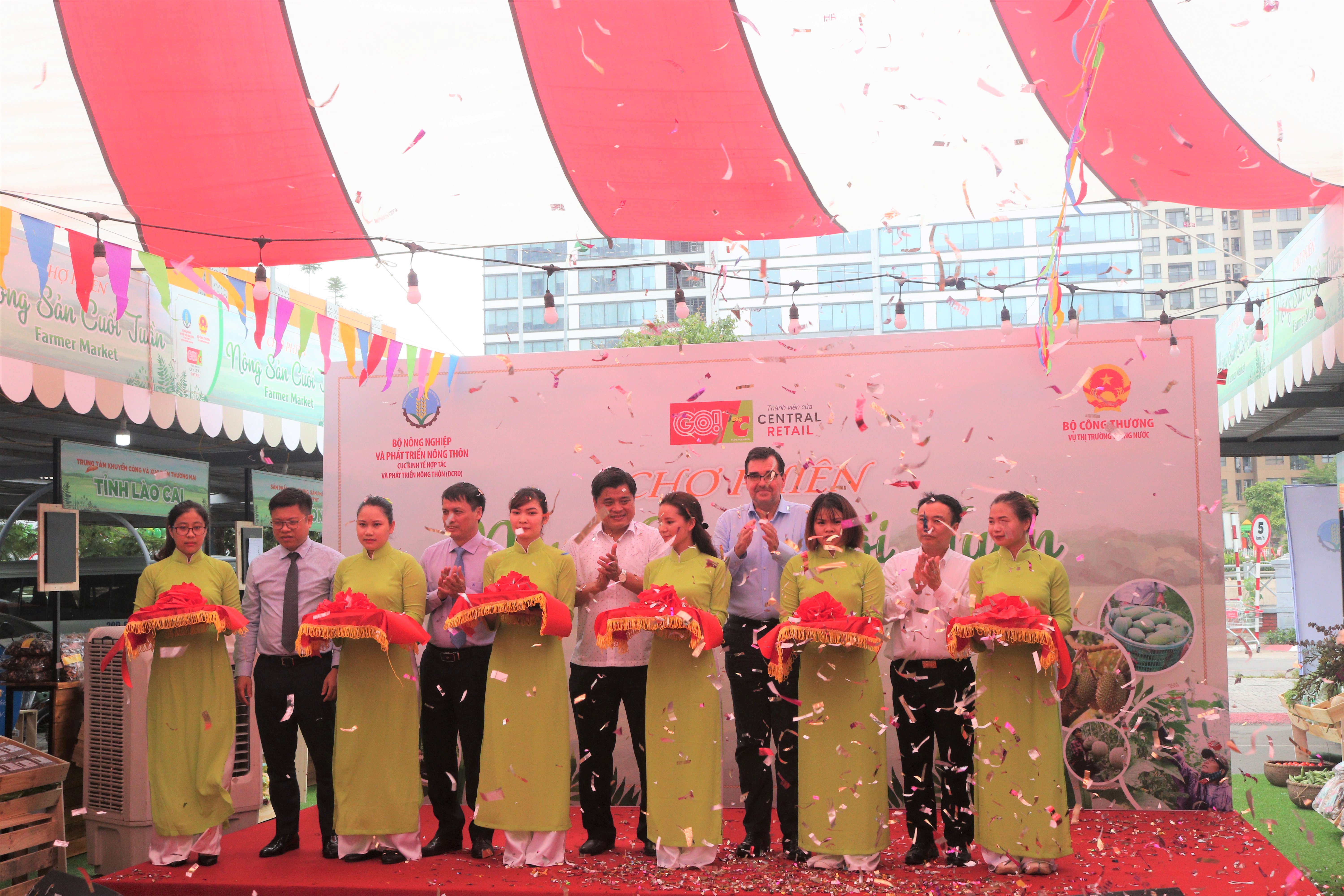 Chợ phiên Nông sản cuối tuần lần đầu tiên được tổ chức tại siêu thị Big C Thăng Long