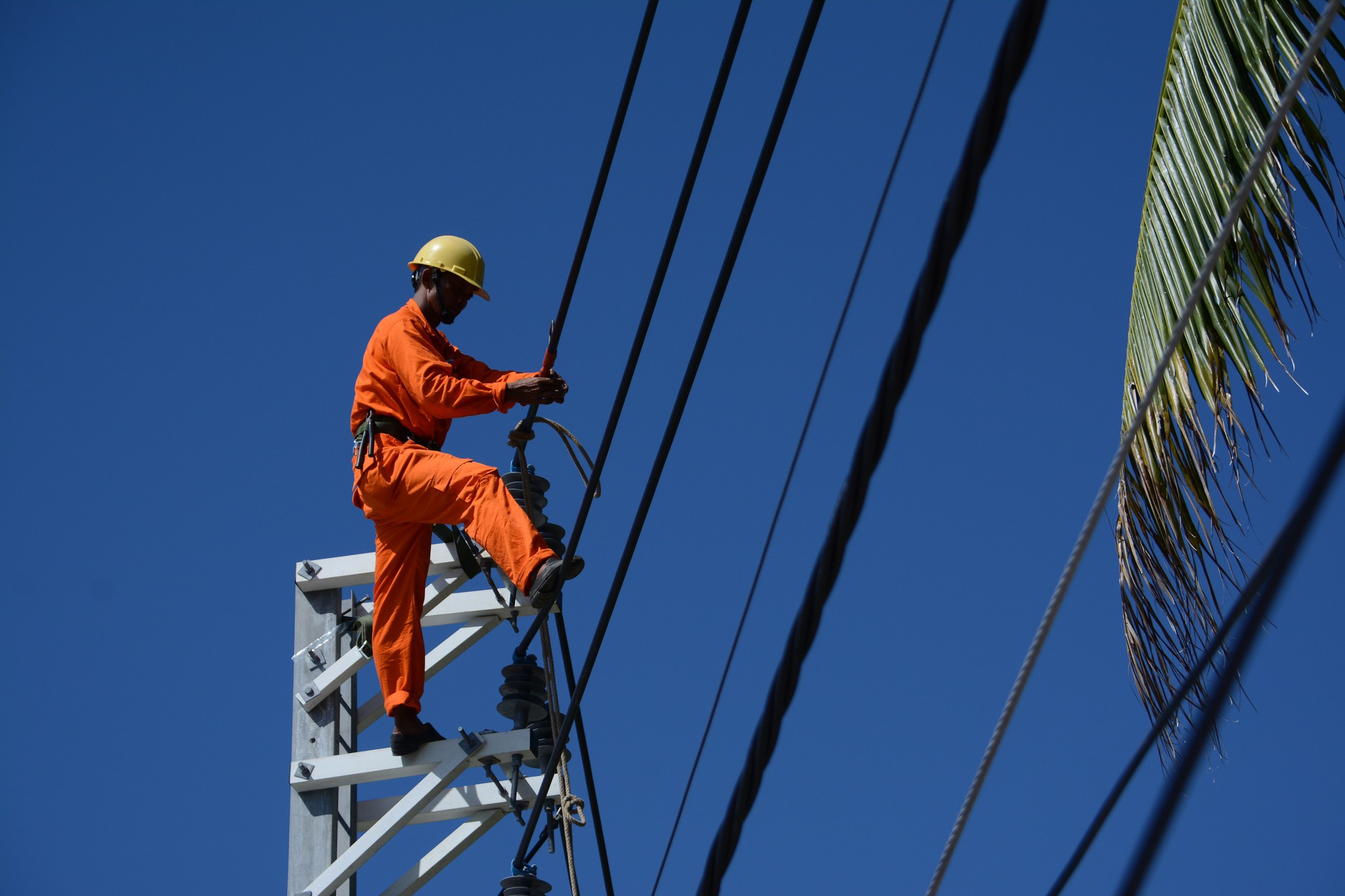 EVN Hà Nội Sản lượng điện tiêu thụ tăng đột biến do nắng nóng