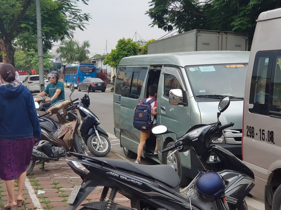 Vụ việc học sinh lớp 4 ở Hà Nội bị bỏ quên trên xe đưa đón Phản hồi từ phụ huynh và Sở GDĐT