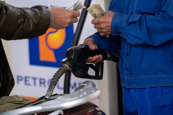 Chính thức Giá xăng dầu trong nước tăng mạnh vượt mốc 14.000đlít