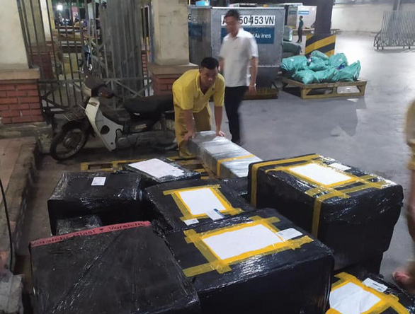 Phó Thủ tướng yêu cầu làm rõ nguồn gốc lô hàng lậu phát hiện tại Công ty Dịch vụ hàng hóa Nội Bài