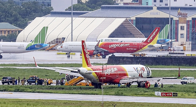 Máy bay Vietjet lao khỏi đường băng, sân bay Tân Sơn Nhất tạm thời dừng hoạt động