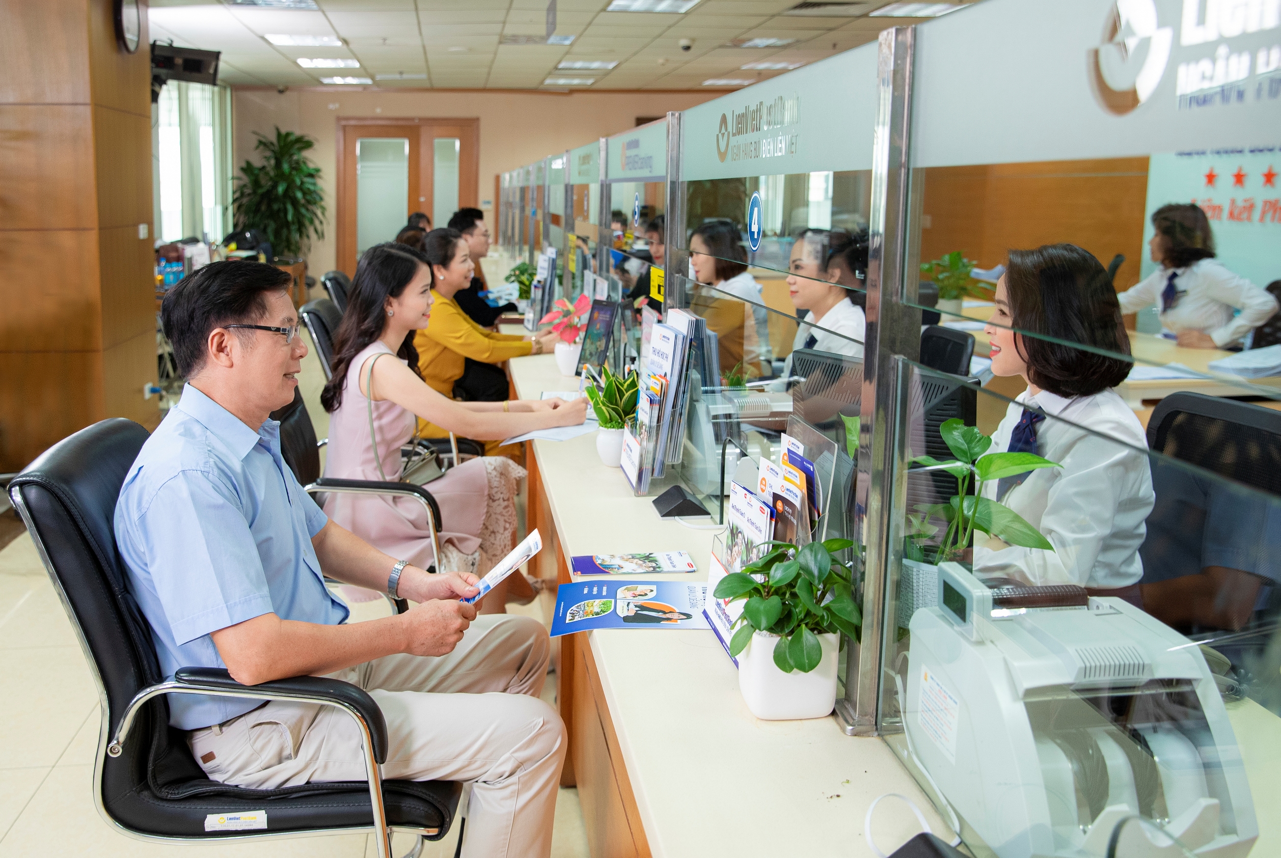 LienVietPostBank (LPB) sẽ niêm yết trên sàn HOSE, chia cổ tức bằng cổ phiếu và phát hành riêng lẻ cho nhà đầu tư nước ngoài