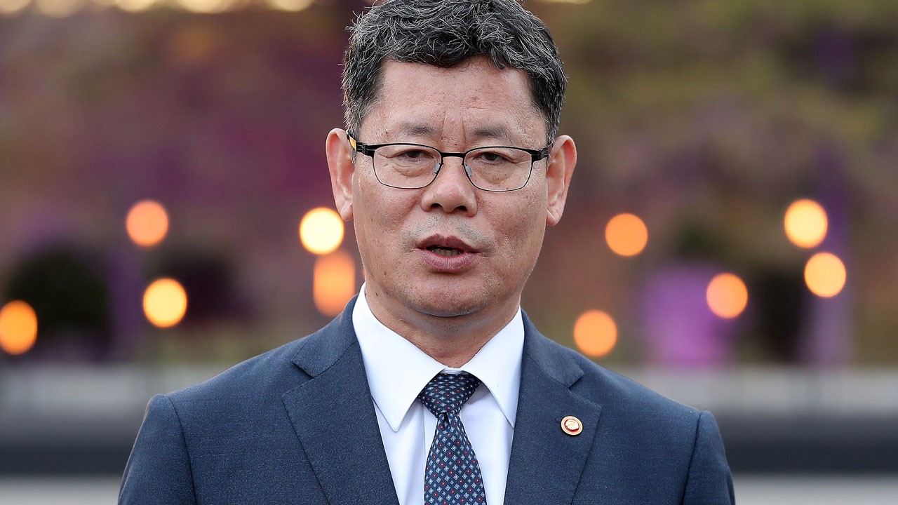 Giữa căng thẳng liên Triều, Bộ trưởng Thống nhất Hàn Quốc xin từ chức