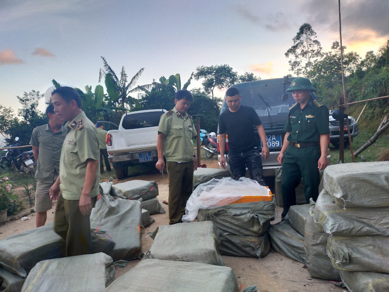 Lạng Sơn Ngăn chặn 1 tấn nầm lợn Trung Quốc bốc mùi hôi thối xâm nhập thị trường