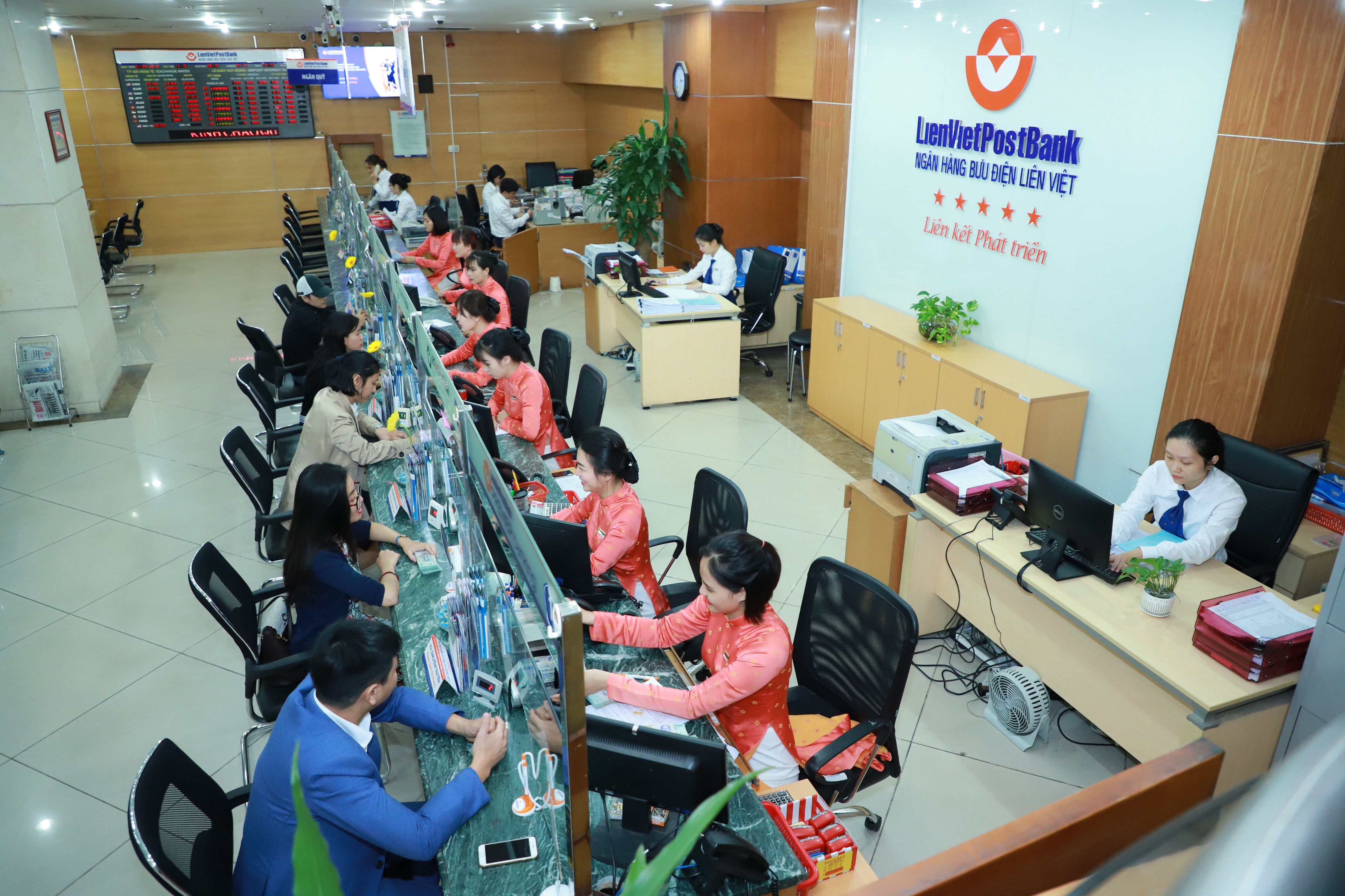 Dẫn đầu các ngân hàng thương mại cổ phần về mạng lưới giao dịch, LienVietPostBank hướng tới mục tiêu trở thành Ngân hàng bán lẻ hàng đầu Việt Nam