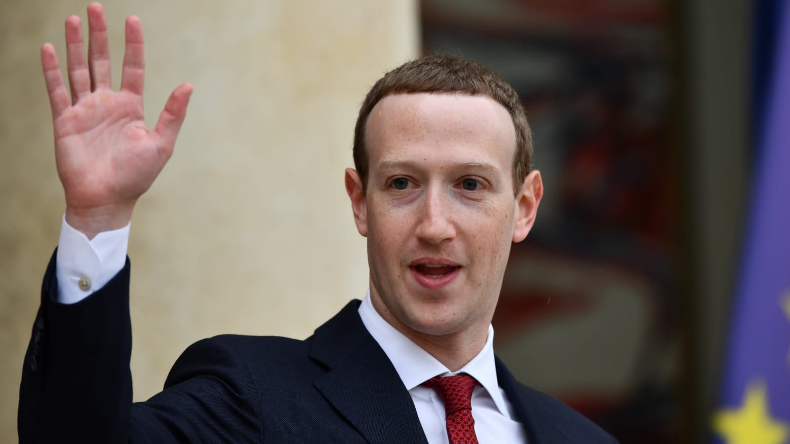 Gần 100 đối tác quay lưng, Mark Zuckerberg cuối cùng cũng phải nhượng bộ