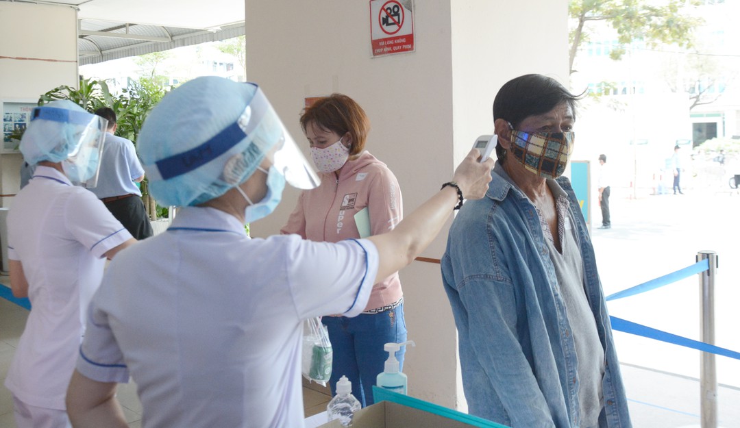 TP HCM Khám sàng lọc tất cả bệnh nhân, người nhà bệnh nhân khi đến khám, chữa bệnh