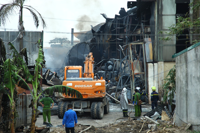 Chủ tịch Hà Nội yêu cầu công khai nguy cơ rủi ro trong vụ cháy kho hóa chất