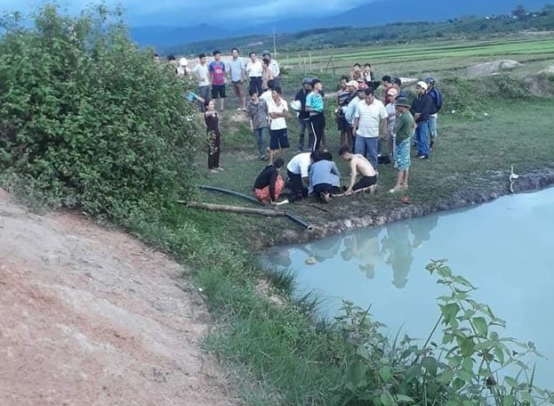 Cứu bé gái 2 tuổi rơi xuống hồ, hai học sinh tử vong