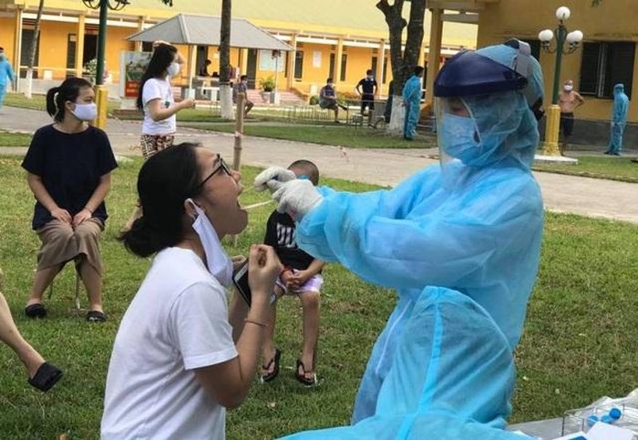 14 người từ nước ngoài về đã dương tính với COVID-19