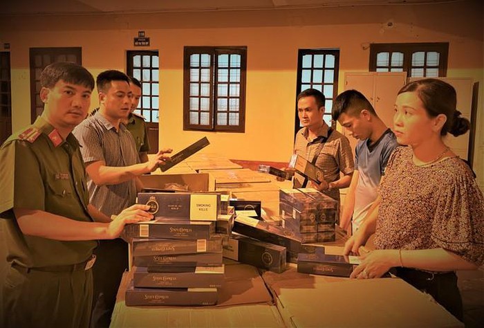 Bắt xe thư báo chở 40 nghìn bao thuốc lá lậu