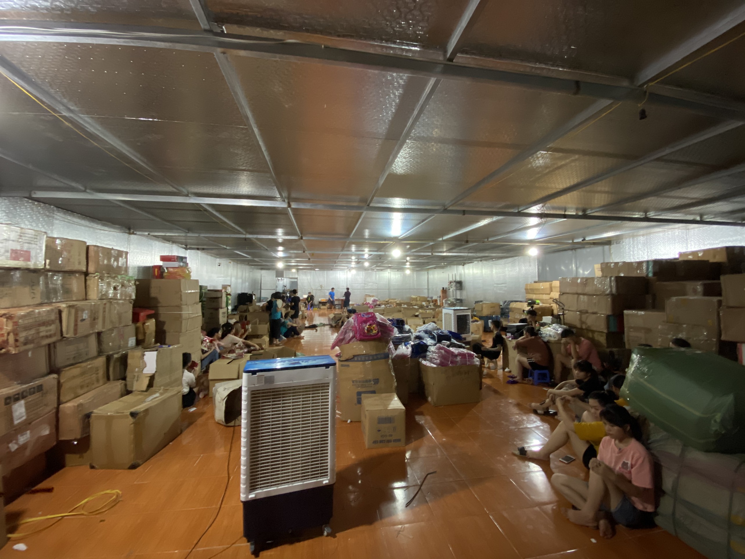 Cục QLTT Hà Nội Tạm giữ hơn 27.000 cuốn sách giáo khoa có dấu hiệu in lậu